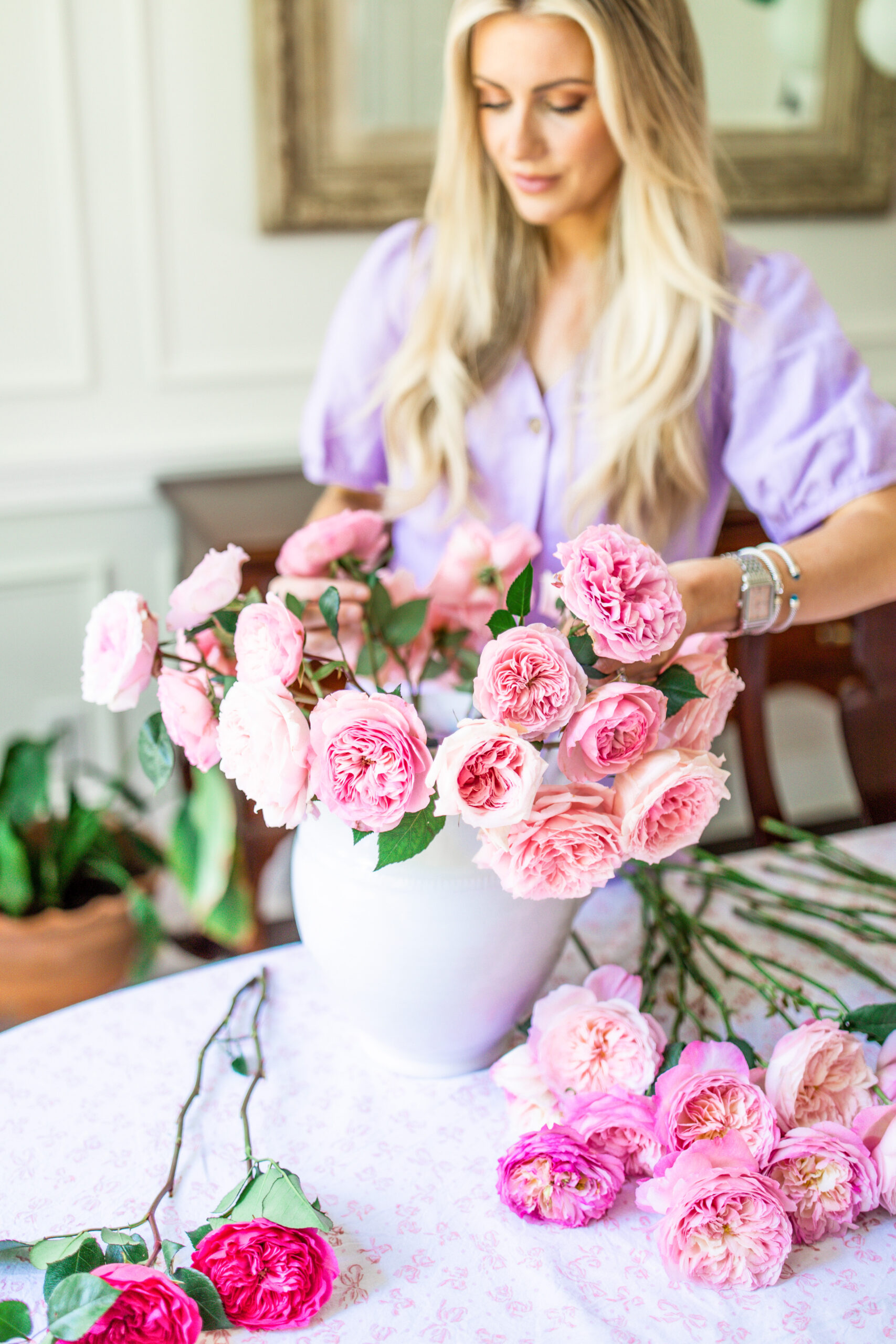 How to Create a Full and Fabulous Arrangement of Roses