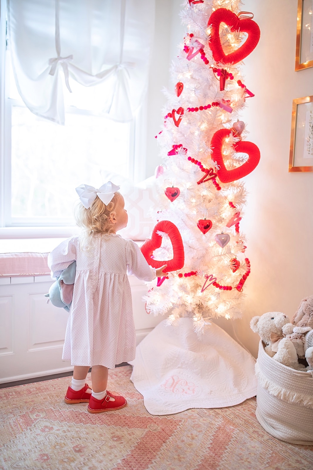 How to Decorate a Valentine's Day Tree 